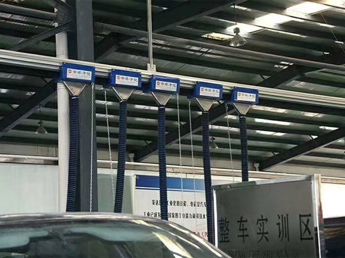 阻止汽车尾气的侵害开车用用空调内循环更有效
